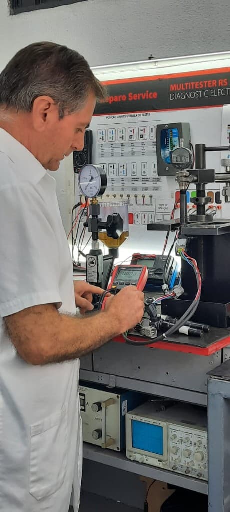 José Eduardo de Andrade — bancada e laboratório Diesel